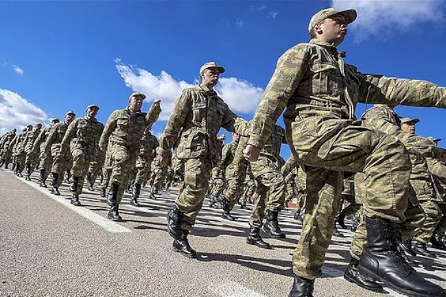 Askerlik Süresini 6 Aya İndiren Yasa Maddesi TBMM'de Kabul Edildi